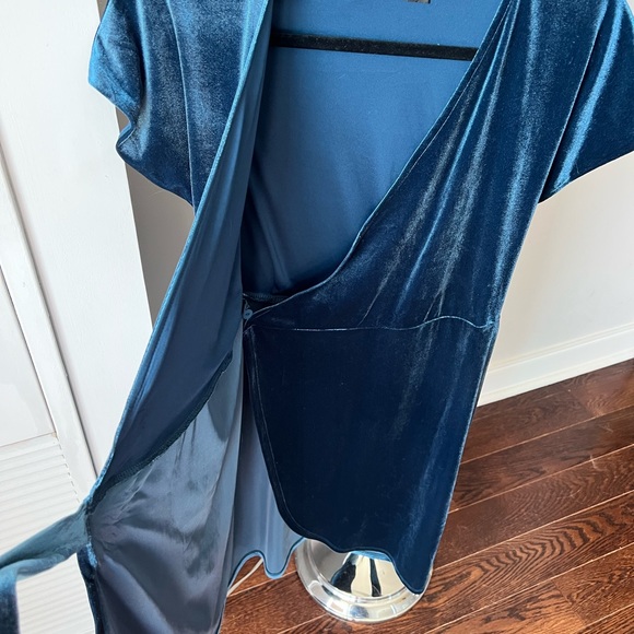 Signature by Reitmans Blue velvet Half Wrap Dress size XS - Picture 3 of 8